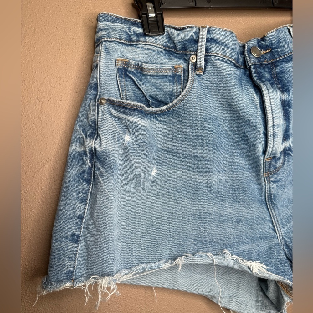 Good American Denim Blue Cotton Jean Shorts Distressed Size 14/32 Preppy Summer - Picture 7 of 11
